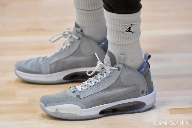 犹豫！张镇麟10中2仅得4分 正负值-13全队最低